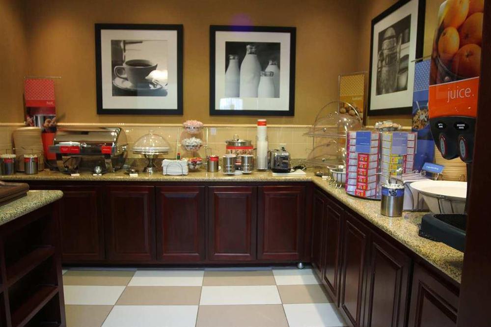 Hampton Inn By Hilton Clinton Restaurant photo