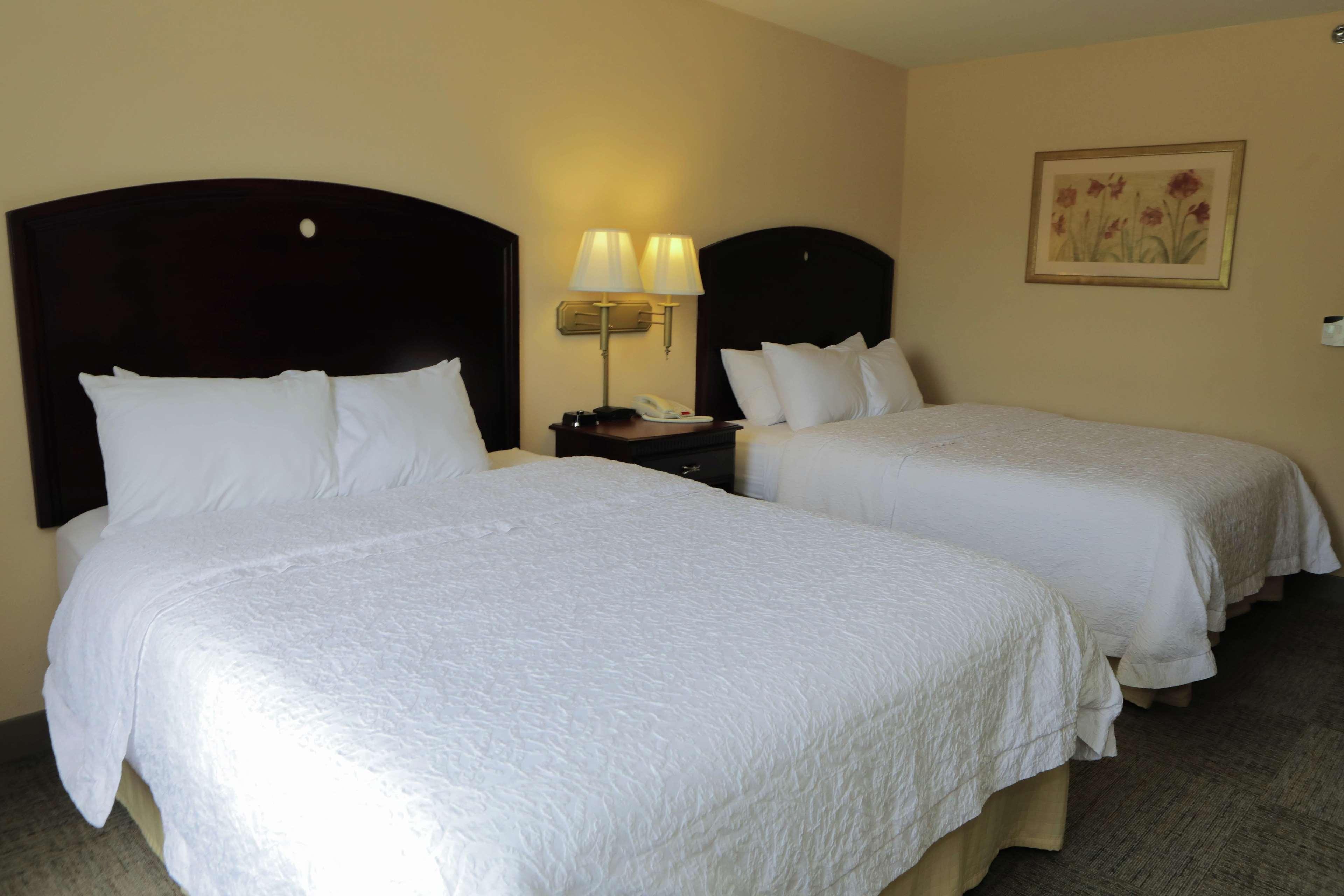 Hampton Inn By Hilton Clinton Exterior photo