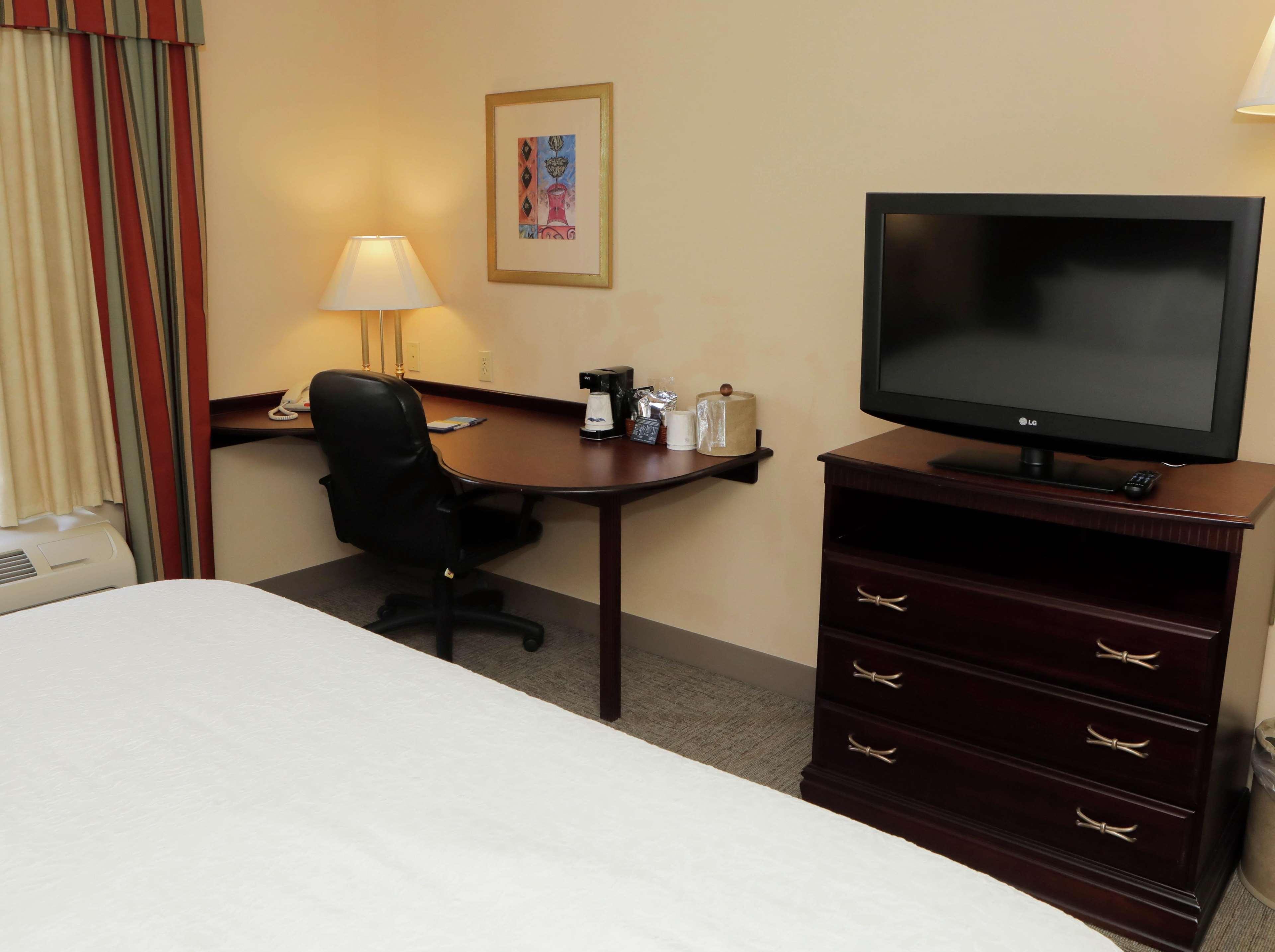 Hampton Inn By Hilton Clinton Exterior photo