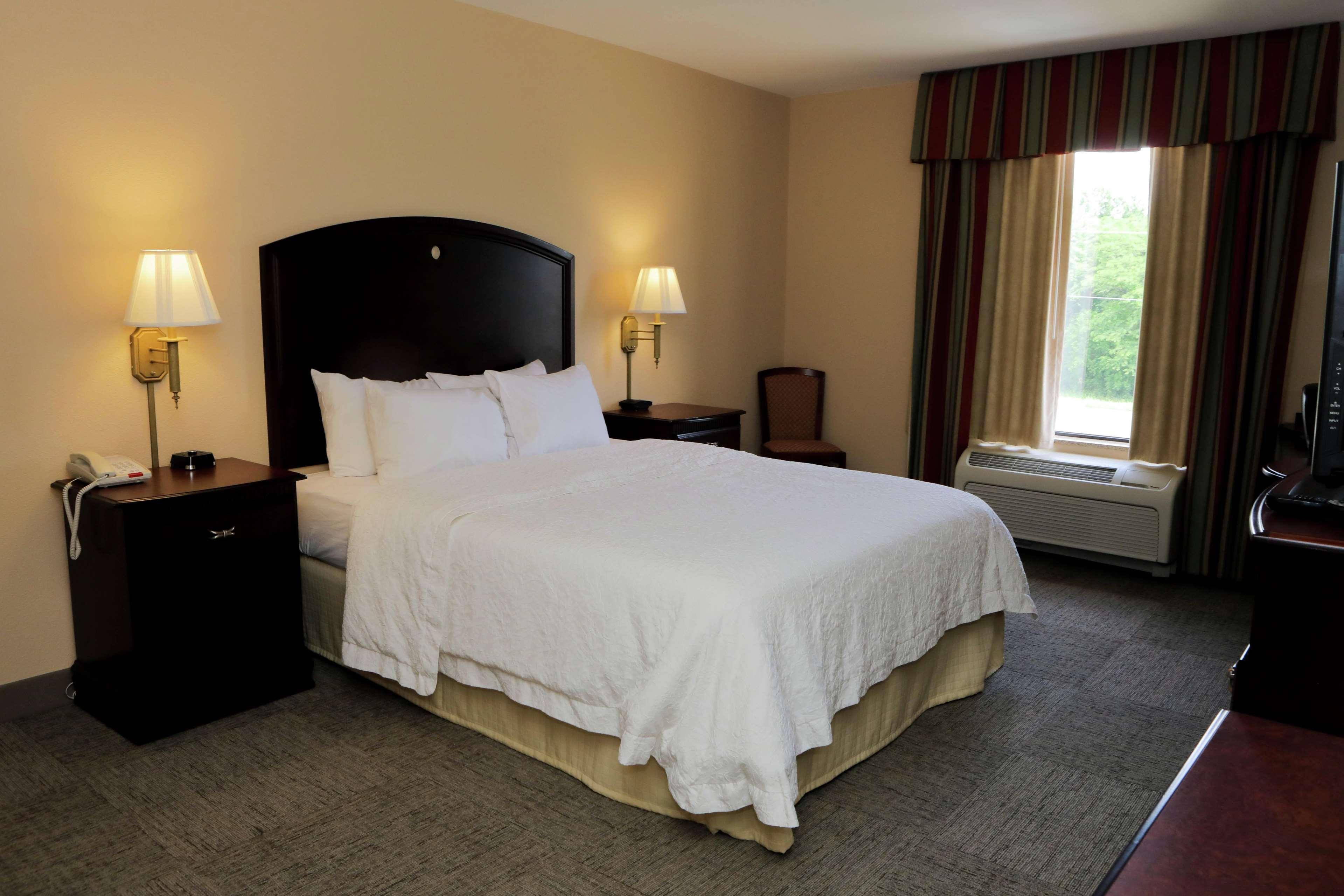 Hampton Inn By Hilton Clinton Exterior photo