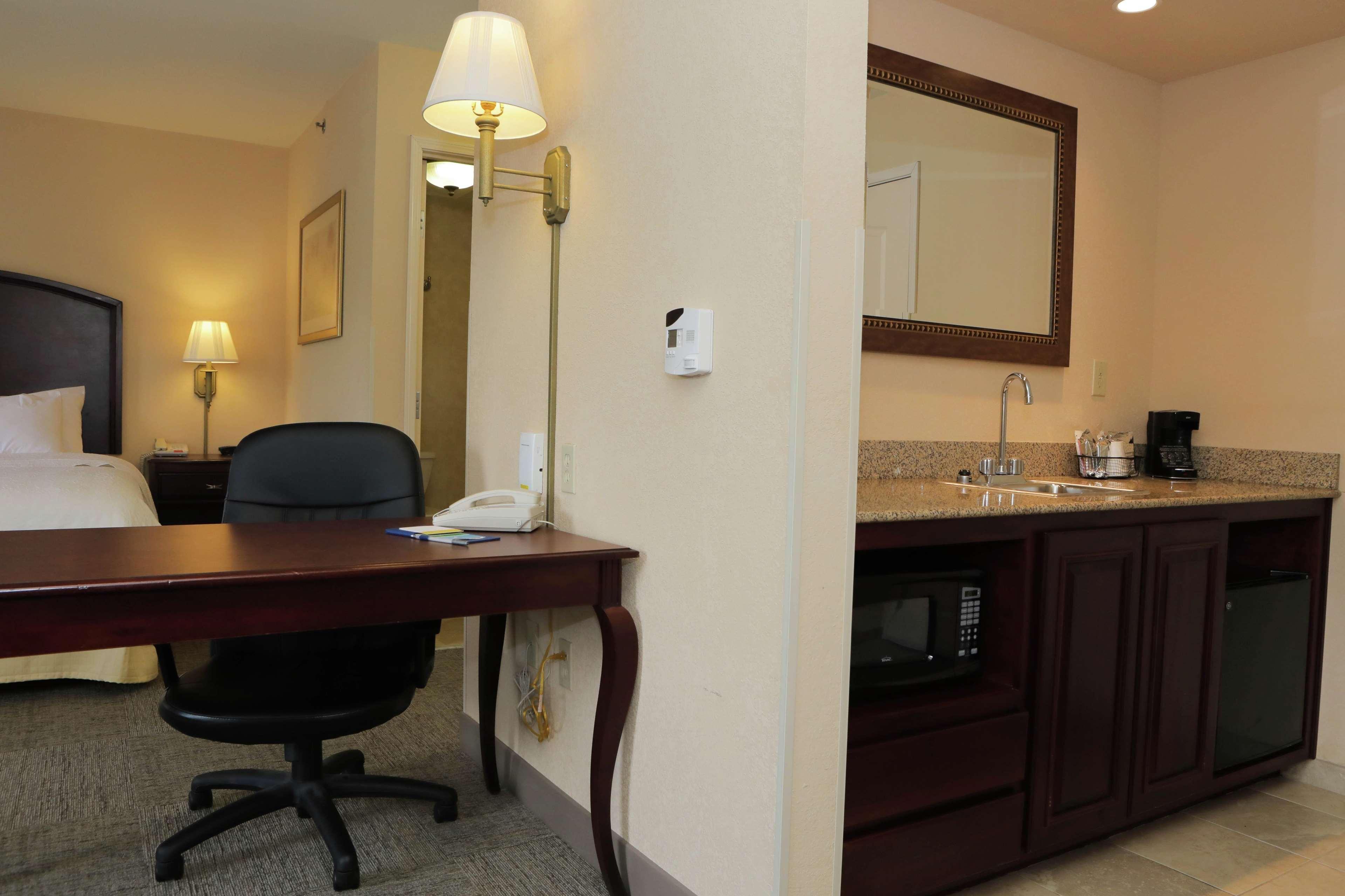 Hampton Inn By Hilton Clinton Exterior photo
