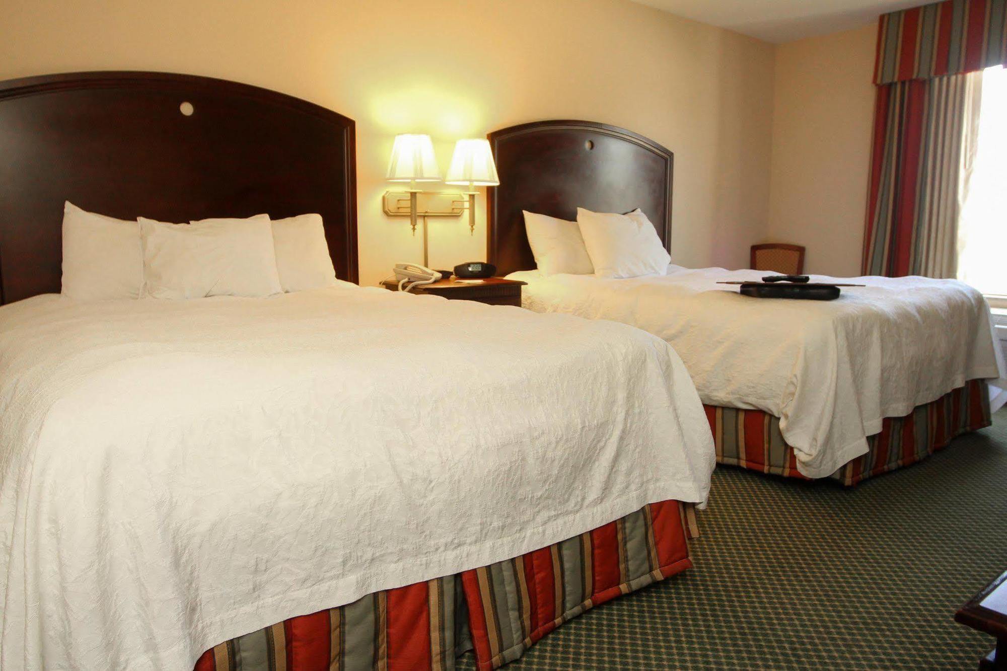 Hampton Inn By Hilton Clinton Exterior photo
